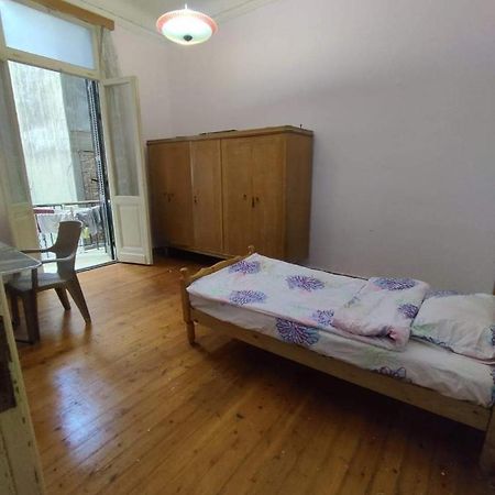 Room No5 A Private Room With Balcony For Men Only And No Ladies Allowed غرفة خاصة للرجال فقط ممنوع السيدات アレクサンドリア エクステリア 写真