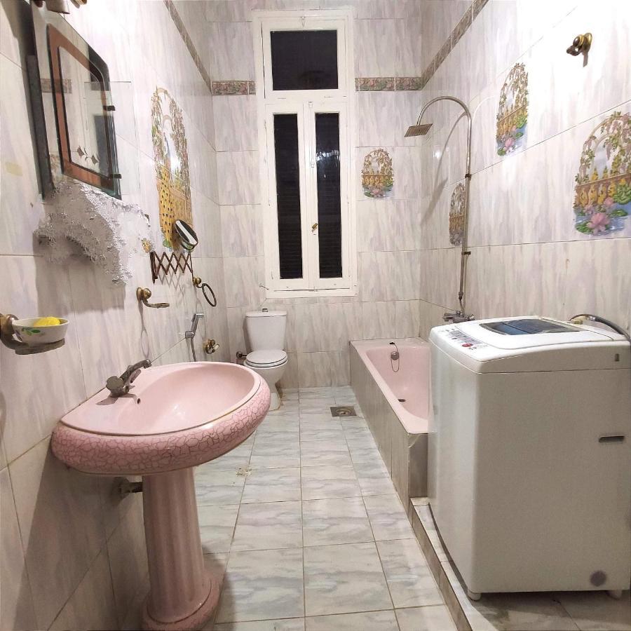 Room No5 A Private Room With Balcony For Men Only And No Ladies Allowed غرفة خاصة للرجال فقط ممنوع السيدات アレクサンドリア エクステリア 写真
